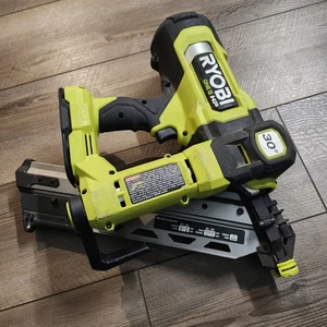 Clavadora de marcos RYOBI 18V inalámbrica sin escobillas AirStrike 30° (PBL350B) para piezas - Imagen 1 de 5