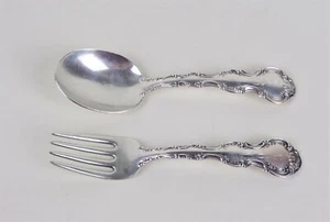 Sterling Silber Baby Löffel und Gabel 2 Stück Monogramm LBM Gorham Rokoko Stil - Bild 1 von 5