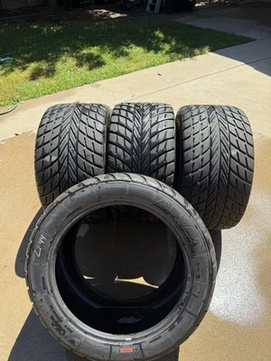Juego de 4 neumáticos de coche de alto rendimiento con diseño avanzado de banda de rodadura 300/680R18 Foto 1 de 4