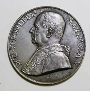 *VATICAN PIUS XI ANNUAL SILVER MEDAL YEAR X (1931) - Picture 1 of 2