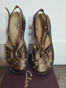 Clarks Bronze Leather Sandals, closed toe USA Size 7.5 M - Picture 1 of 7