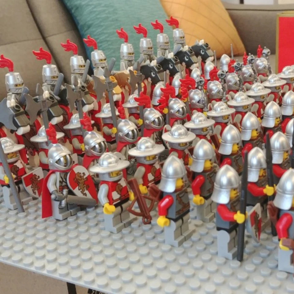 Bulk Lot of 4 Lego Castle Minifigs Lion Knight Army Bulk Lego Castle Minifigures - Image 1 of 4