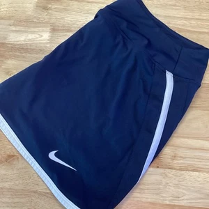Pantaloncini sportivi donna Nike Court blu navy/bianco grandi - Foto 1 di 9