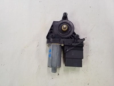 Мотор стеклоподъемника задней правой двери | Подходит для Volkswagen Passat 1998-2001 годов выпуска - Изображение 1 из 4