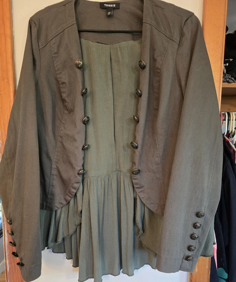 Torrid армия зеленый жакет, размер 0 кнопки, и ткани хвост. Очень модно. - Изображение 1 из 1