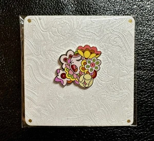 Pin Flor James Jean Edición Limitada "Figaro" - 2017 - Esmalte y Latón - Sellado - Imagen 1 de 9