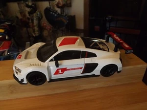 Showcasts, Audi R8 LMS, weiß, 1:24 - gebraucht - Bild 1 von 3