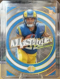 Blake Corum /299 MYSTIQUE LIGHT BLUE 2024 Panini Illusions Football #26 Chargers - Bild 1 von 4