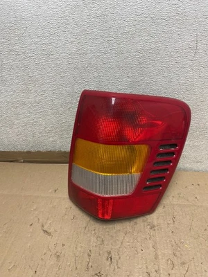1999-2004 Jeep Grand Cherokee WJ Right Passenger Side Rh Tail Light U6927 DW - Image 1 of 4