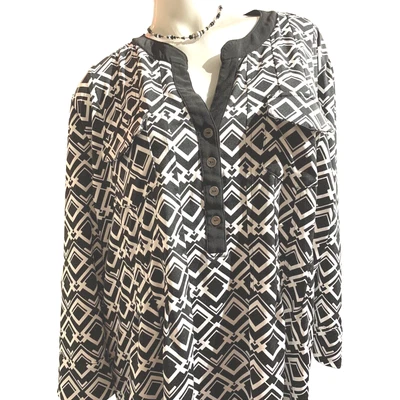 Blusa Mujer Time Line Blanco y Negro Geométrica Carrera Bolsillos Talla 3X 26 28 Foto 1 de 4