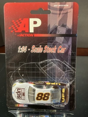 Ford Taurus 2001 Ford Taurus Action serie AP 1:64 Dale Jarrett 88 UPS United Parcel Service Foto 1 de 4