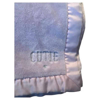 Manta Carters CUTIE Corazón Rosa Bebé Niña con Borde Satinado Mate Difícil de Encontrar Foto 1 de 4