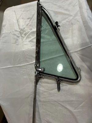 Вентиляционное окно со стороны водителя для Chevrolet Chevy Van G20 1983 третье поколение Van 1971-96 - Изображение 1 из 4