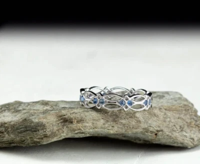Круглое кольцо с голубым топазом 1 карат с покрытием из белого золота 14 карат - Изображение 1 из 4