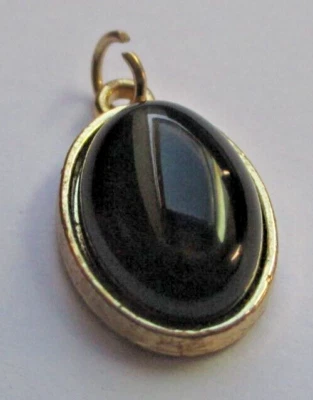 Ancien pendentif couleur or cabochon perle noire unique bijou vintage 2543 - Photo 1/2