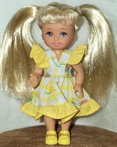 BLONDE KELLY DOLL in YELLOW / WHITE SPRING FLOWER DRESS+YELLOW MARY JANE SHOES - Picture 1 of 6