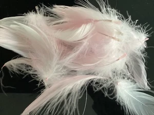 50 Super Fluffy DECORATIVE Feathers BABY PINK sizes 3"-5" - D1/25 - Picture 1 of 1