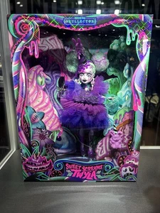 Poupée Monster High Sweet Screams Twyla SDCC 2025 exclusive en main - Photo 1/7