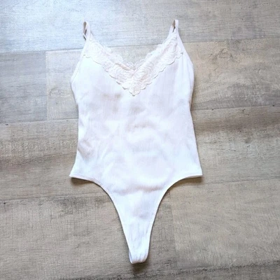 Body Victoria's Secret Rosa M Blanco Marfil Floral Encaje Acanalado Lencería Tanga Foto 1 de 4