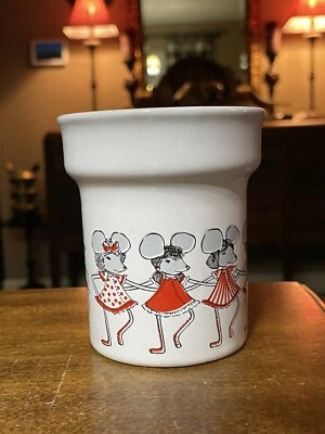 Taza infantil de porcelana Waechtersbach de 3,75"x3,25" con ratones bailarines de Alemania Foto 1 de 4