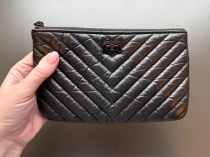 Chanel leather clutch bag black chevron. Unused, original packaging - Picture 1 of 8
