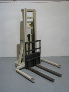 Crown 20MT130A Electric Walkie Stacker FORKLIFT - 1000kg Capacity 3300mm High - Picture 1 of 4