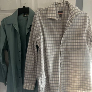 2 Van Heusen Medium 15-15.5 Long Sleeve Solid geometric Button Dress Shirts lot - Picture 1 of 4