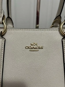 White Leather Coach Handbag With Detachable Shoulder Strap and Gold Hardware - Picture 1 of 13
