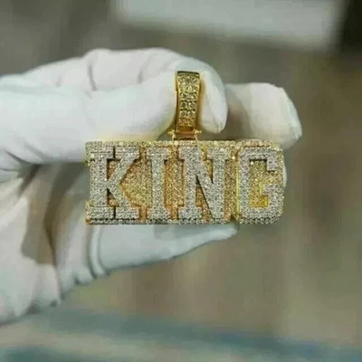 Colgante de moissanita de corte redondo personalizado con letra k enchapado en oro amarillo de 14 quilates para hombre Foto 1 de 4