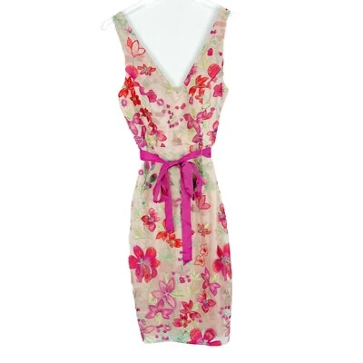 Vestido Vaina Eliza J Bordado Floral Cuello en V Sin Mangas Rosa Talla 6 Usado en Excelente Condición Foto 1 de 4