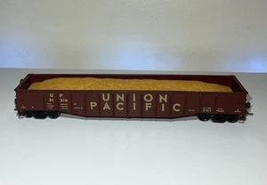 Athearn HO Gondola — “Union Pacific” UP #31216 with load & kadees - Picture 1 of 5