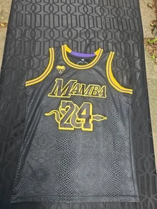 Kobe Bryant Mamba #24 Legend Snakeskin Logo Stitched Jersey Black SZ M - Picture 1 of 8