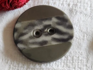 Gros bouton ancien en celluloïd gris collection diamètre: 3,6 cm D14P - Picture 1 of 4
