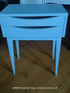 Comodino bianco in legno con due cassetti - Foto 1 di 1