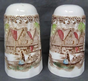 Johnson Bros Heritage Hall French Provincial Salt & Pepper Shakers England - Picture 1 of 3