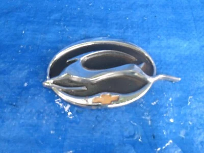 Emblema de maletero Chevy Impala 2000-2005 Chevrolet logotipo trasero OEM de fábrica 10437467 Foto 1 de 4