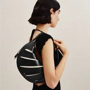 Bolso de Hombro JW PEI Jana Hueco - Negro Retro Elegante Instagram - Imagen 1 de 12