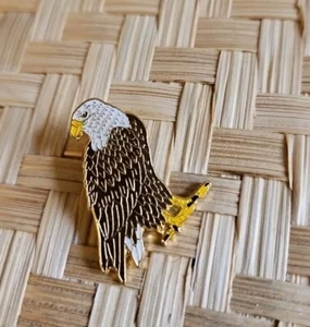 Vintage American Bald Eagle Hat Lapel Pin Metal Enamel - Picture 1 of 3