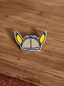 Detective Pikachu Pokemon Lapel Pin - Picture 1 of 4