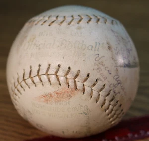 Bola firmada para mujer Softbol Worlds 1958 Detroit Michigan - Imagen 1 de 9