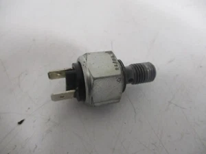 Interruptor de luz de freno trasero TRIUMPH TIGER 955i T709EN 01-06 - Imagen 1 de 3