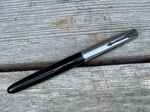 VINTAGE PARKER SCHWARZ 51 FÜLLFEDERHALTER mit CHROM PFEIL CLIP KAPPE MONOGRAMMIERT - Bild 1 von 4