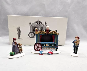 Departamento 56 Colección Heritage Village EL VIEJO TITIRITERO 3 Figuras 5802-5 Defecto - Imagen 1 de 24