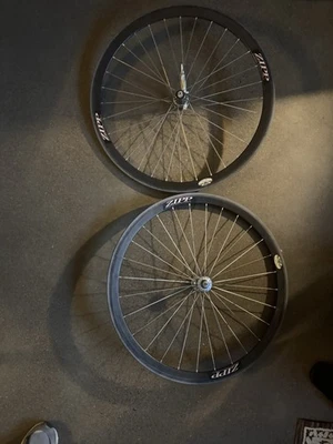 Juego de ruedas de carbono Zipp ~58 mm tubular (llanta-freno, QR) — buje libre HG Foto 1 de 4