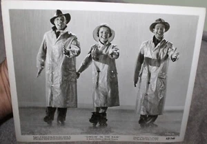 VINTAGE GENE KELLY DEBBIE REYNOLDS IN SINGIN' IN THE RAIN 1952 PORTRAIT PHOTO - Picture 1 of 4