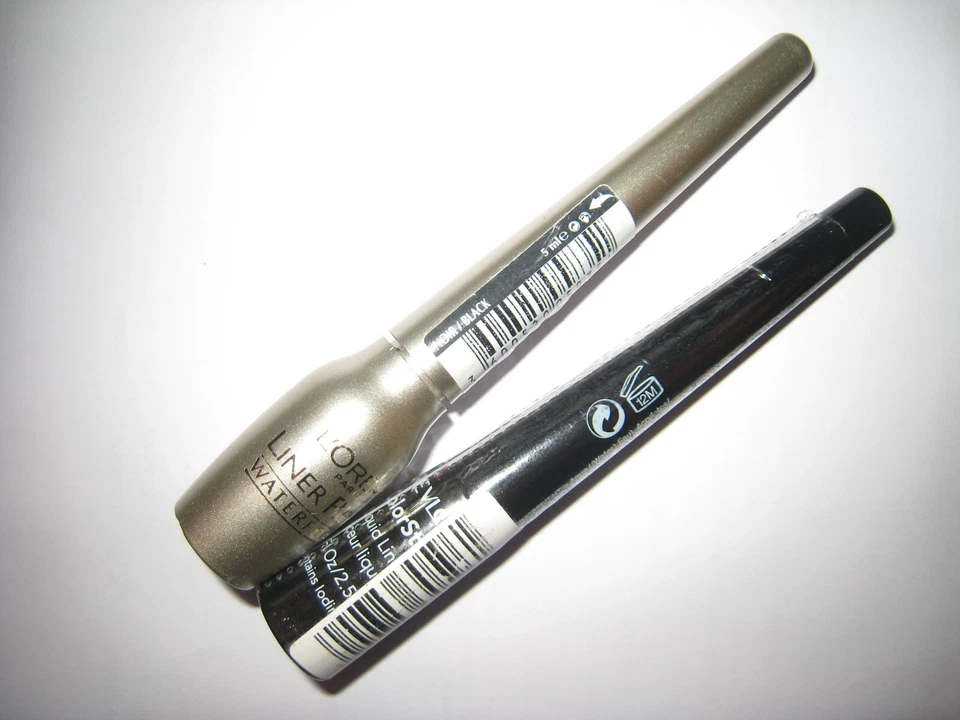 Revlon Colorstay Liquid Liner 251 Blackest Black 2,5ml + Eyeliner von L'Oreal - Bild 1 von 1