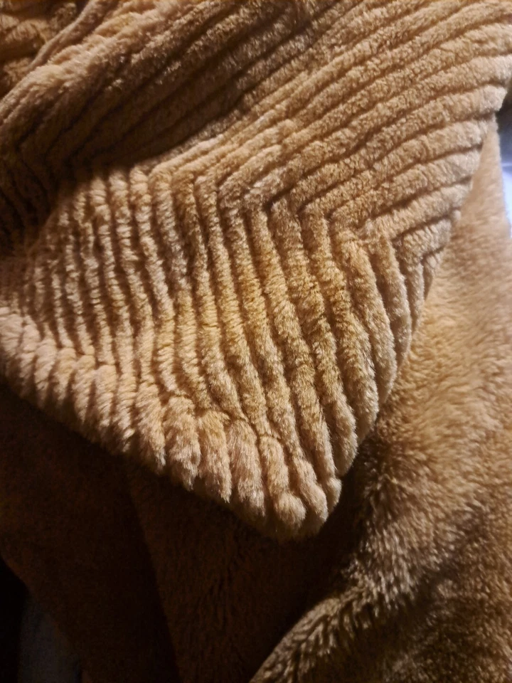 Manta de piel sintética Rachel Zoe mostaza oro amarillo chic SUAVE- Foto 1 de 4