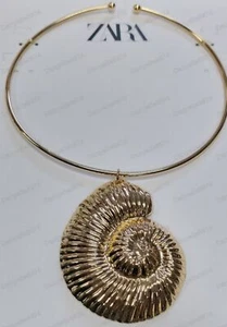 ZARA ciondolo GUSCIO oro testurizzato COLLANA CHOKER oversize SPIAGGIA boho CONCHIGLIA - Foto 1 di 11