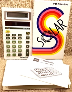 Calculadora solar Toshiba HB-103 vintage ligeramente usada con caja y estuche originales - Imagen 1 de 19