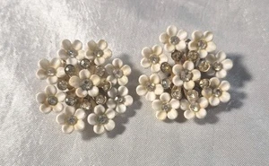 Vintage Gold Tone Metal Coro White Flower & Rhinestone Clip On Earrings - Picture 1 of 8